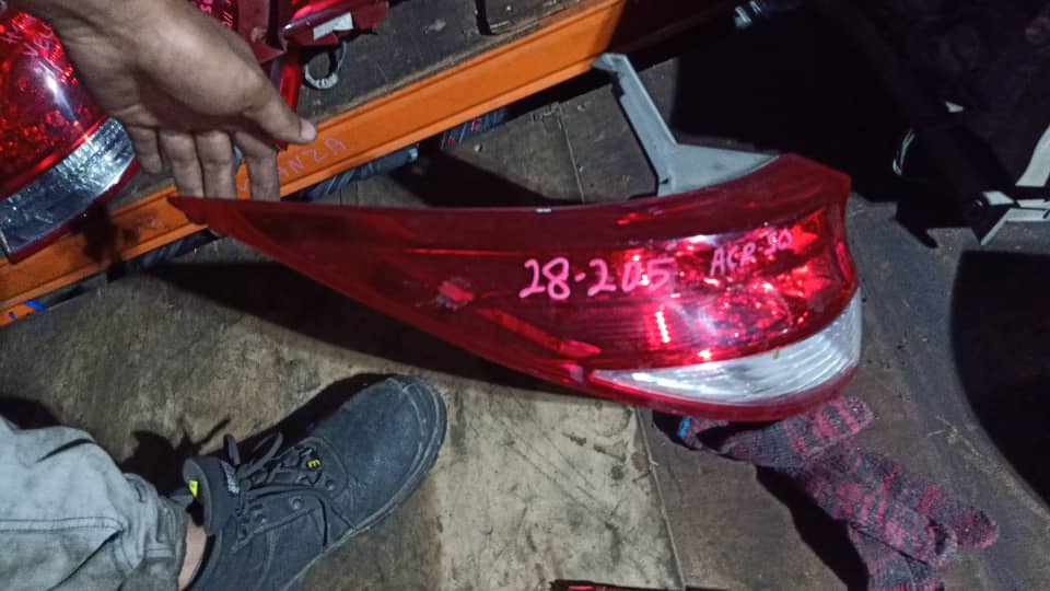 TOYOTA ALPHARD VELLFIRE ACR50 28-205 LH TAILLAMP TAILLIGHT TAIL REAR LAMP LIGHT