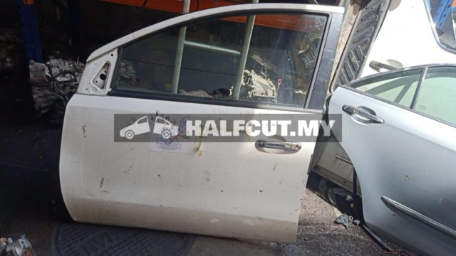 NISSAN GRAND LIVINA FRT DOOR F L