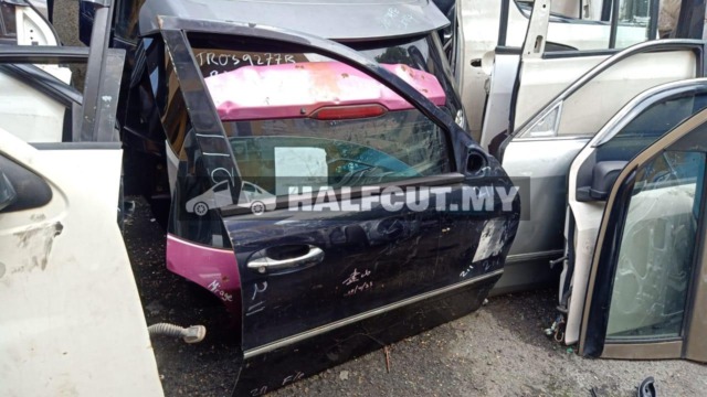 MERCEDES BENZ W211 FRONT DOOR F R