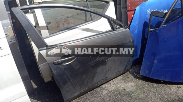 MAZDA 3 2010 FRONT DOOR F R