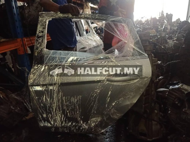 FORD FIESTA REAR DOOR R L