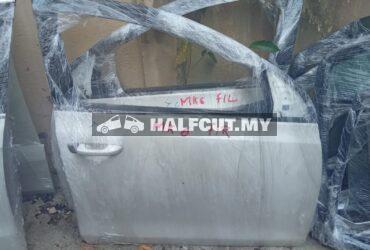 VOLKSWAGEN GOLF MK6 FRONT DOOR F R