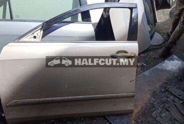 TOYOTA CAMRY ACV40 FRONT DOOR F L