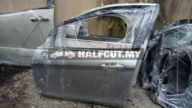 FORD FIESTA 1.0 2013 FRONT DOOR F L