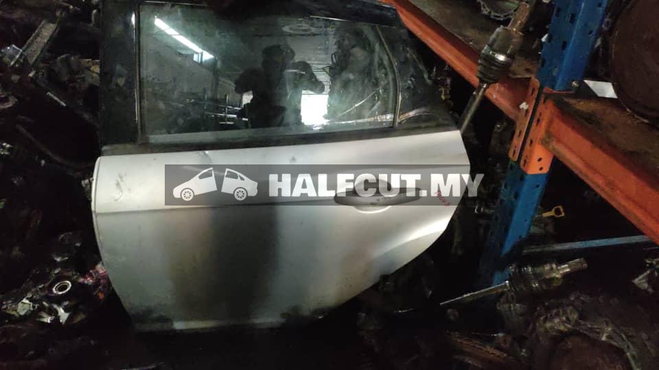 FORD FOCUS REAR DOOR R L