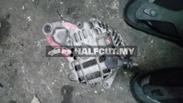 NISSAN NAVARA OM ALTERNATOR