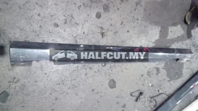 MERCEDES BENZ W204 SIDE SKIRT RH