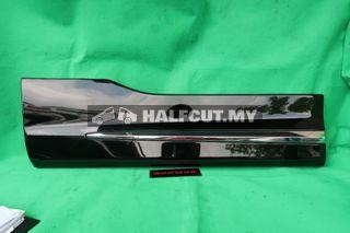 TOYOTA ALPHARD VELLFIRE DOOR SKIRT FRT RH