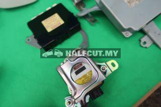 TOYOTA HARRIER MHU38 HYBRID FUSE BOX