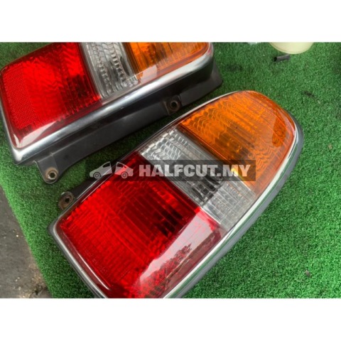ORIGINAL JAPAN USED DAIHATSU GINO L700 MINILITE KELISA U BELAKANG OREN TAILLAMP TAILLIGHT TAIL REAR LAMP LIGHT