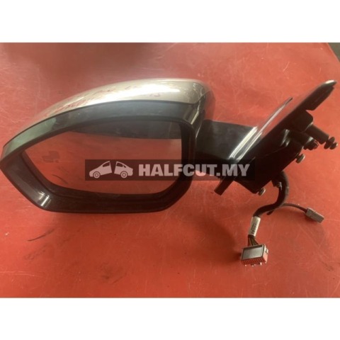 LAND ROVER DISCOVERY 2015 SIDE MIRROR HAVE CAMERA LH 16+1 PIN）
