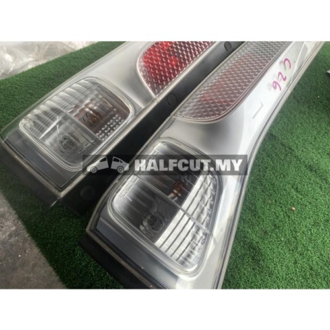 NISSAN SERENA HIGHWAY STAR C25 ALBINO S S U BELAKANG 1 PAIRS LEFT & RIGHT TAILLAMP TAILLIGHT TAIL REAR LAMP LIGHT