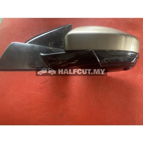 LAND ROVER DISCOVERY 2015 SIDE MIRROR HAVE CAMERA LH 16+1 PIN）