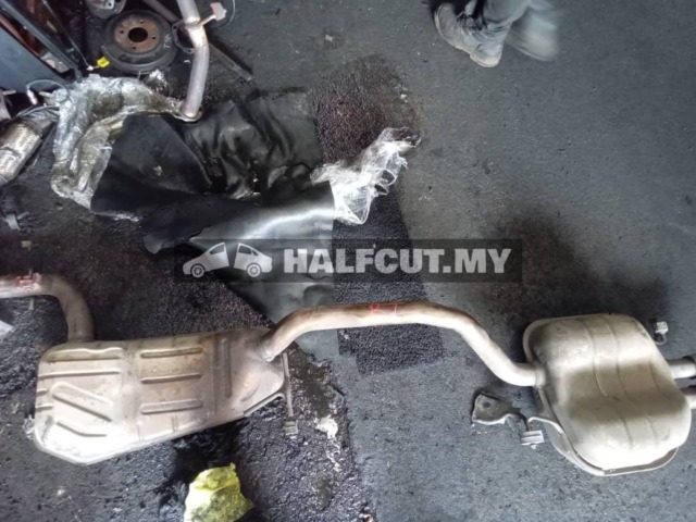 VOLKSWAGEN PASSAT B7 WAGON CAR FRONT HALFCUT HALF CUT