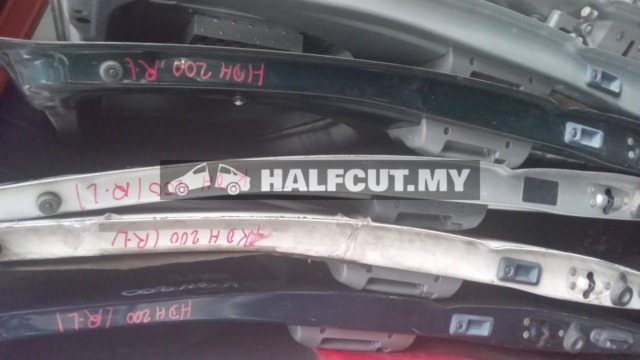 TOYOTA HIACE KDH200 SIDE DOOR R L