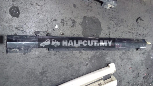 MERCEDES BENZ W204 SIDE SKIRT LH