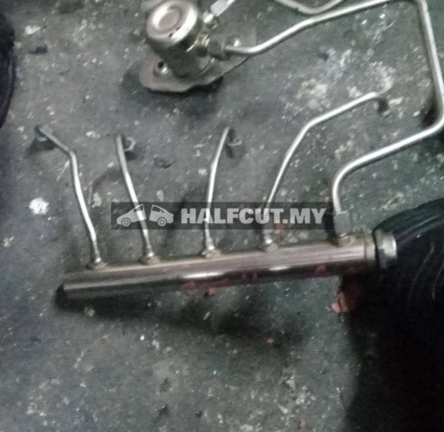 BMW F30 N20B FUEL INJECTOR