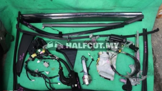 AGH30 VELLFIRE DOOR LOCK