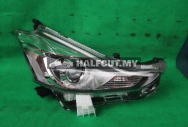 TOYOTA PRIUS RH HEADLAMP HEADLIGHT HEAD LAMP LIGHT