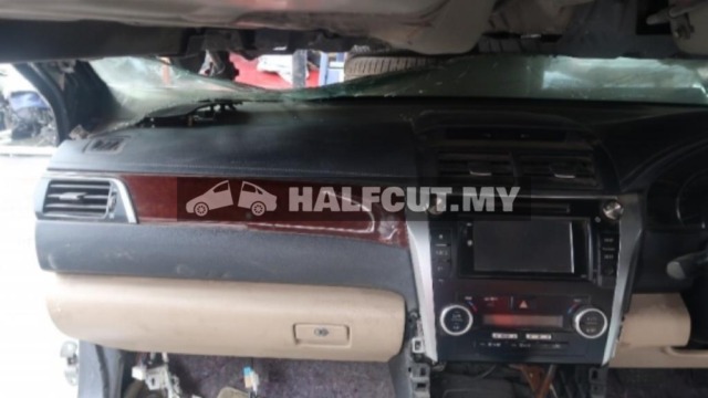 TOYOTA CAMRY 2.5 HALFCUT HALF CUT