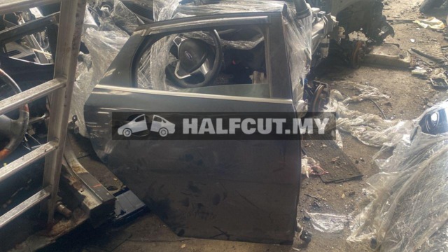 FORD FOCUS 2014 SEDAN REAR DOOR RH