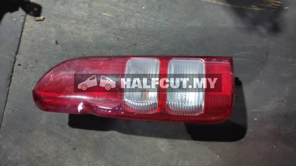 TOYOTA HIACE KDH200 TAIL LAMP LH