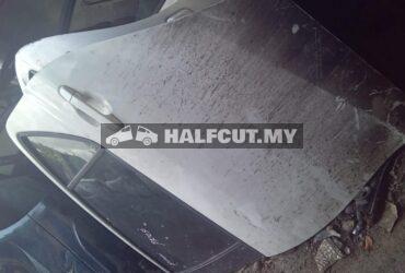 TOYOTA PRIUS C REAR DOOR R L