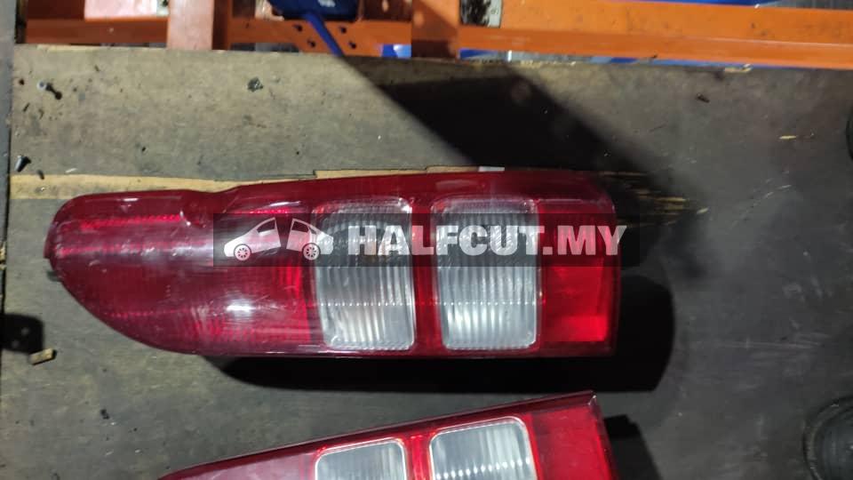 TOYOYA HIACE KDH200 RH TAILLAMP TAILLIGHT TAIL REAR LAMP LIGHT