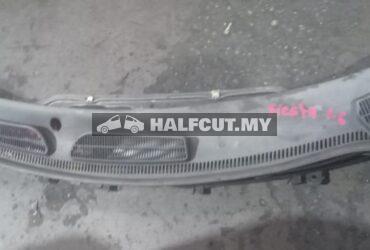 FORD FIESTA 1.6 WIPER COVER