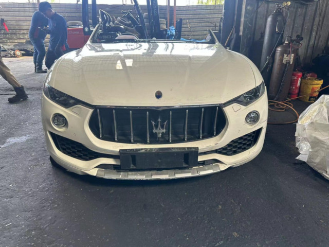 Maserati LEVANTE WHITE HALFCUT HALF CUT