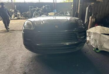 PORSCHE MACAN BLACK HALFCUT HALF CUT ENGINE GEARBOX