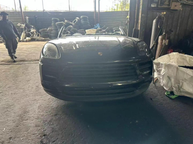 PORSCHE MACAN BLACK HALFCUT HALF CUT ENGINE GEARBOX