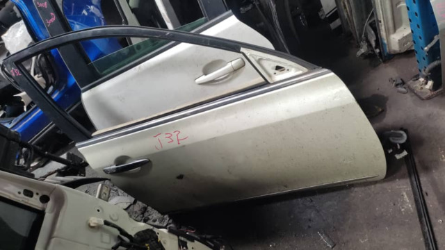 NISSAN TEANA J32 FRONT DOOR F/R