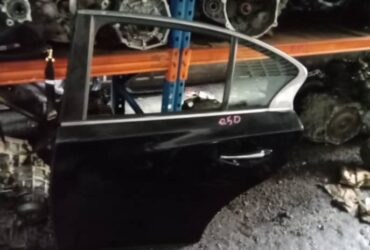 INFINITI Q50 REAR DOOR R/ L