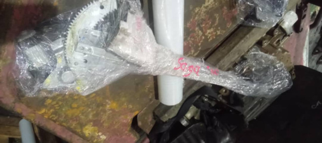 PROTON SAGA NEW FRONT DOOR GEAR F/L