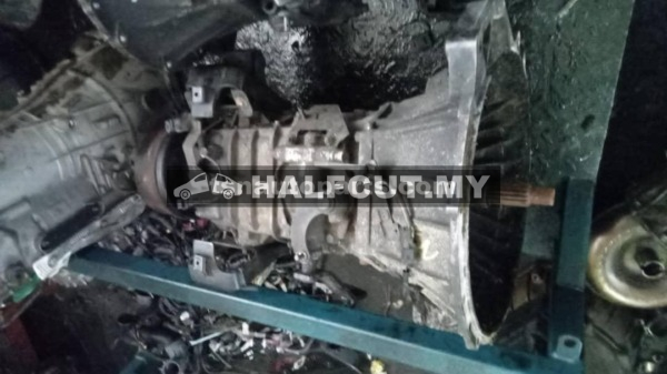 ISUZU 4HK1 GEAR BOX