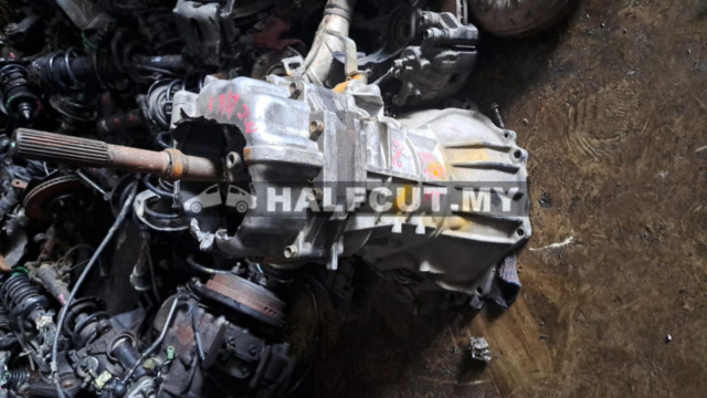 TOYOTA HIACE KDH200 MT 2WD GEAR BOX