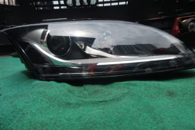 AUDI TT HEAD LAMP RH LED