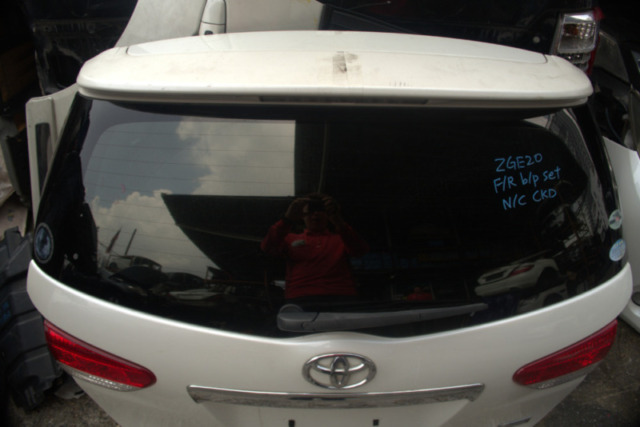 TOYOTA WISH REAR BONNET