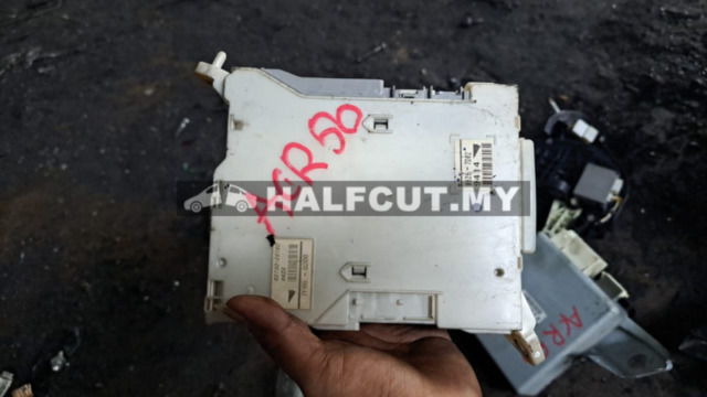 TOYOTA ESTIMA ACR50 2.4 FUSE BOX (82730-28160)