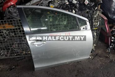 TOYOTA PRIUS C FRONT DOOR F/R