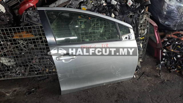 TOYOTA PRIUS C FRONT DOOR F/R