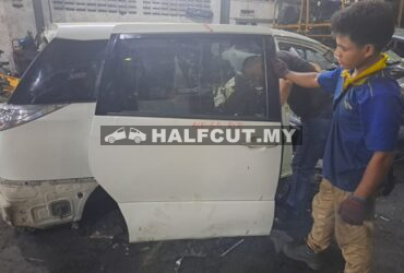 TOYOTA ESTIMA ACR50 FRONT DOOR F/R