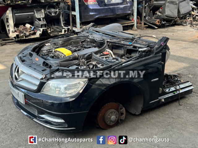 Mercedes-Benz C-Class W204 Half Cut (271860 Engine)