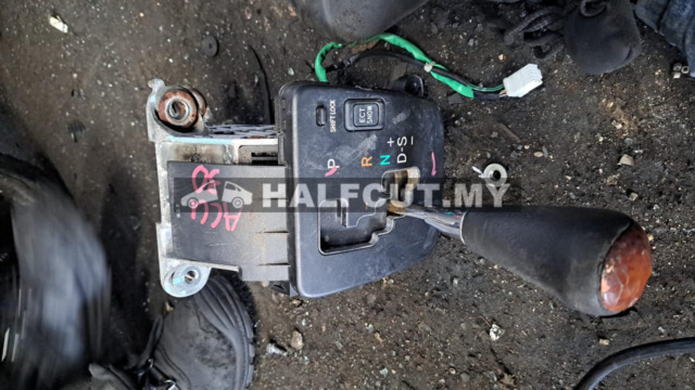 TOYOTA HARRIER ACU30 GEAR LEVEL