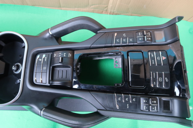 PORSCHE CAYENNE 958 3.0 DIESEL CENTRE CONSOLE