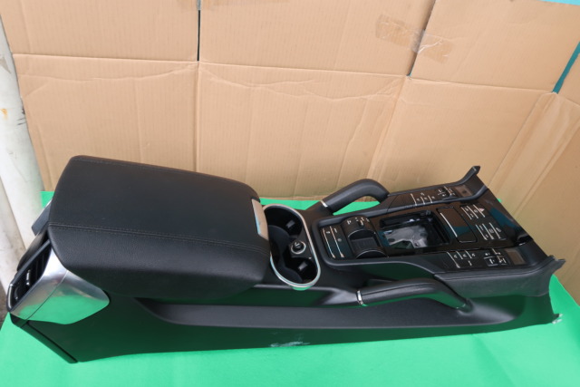 PORSCHE CAYENNE 958 3.0 DIESEL CENTRE CONSOLE