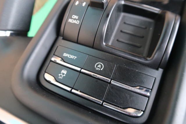 PORSCHE CAYENNE 958 3.0 DIESEL CENTRE CONSOLE