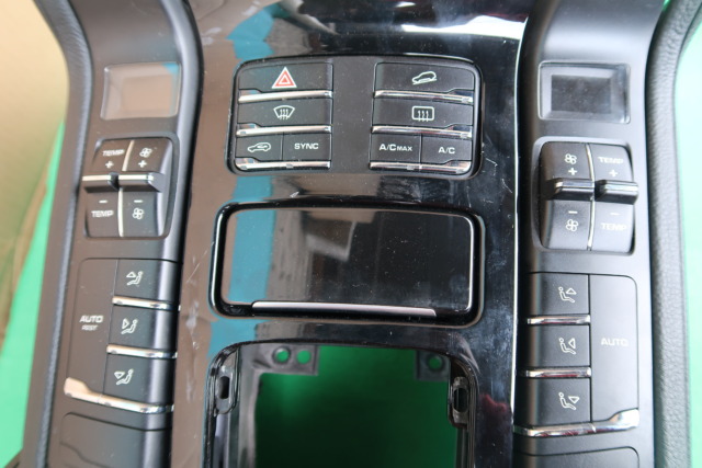 PORSCHE CAYENNE 958 3.0 DIESEL CENTRE CONSOLE