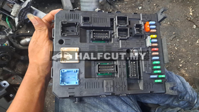 PEUGEOT 3008 FUSE BOX (28119759-5)